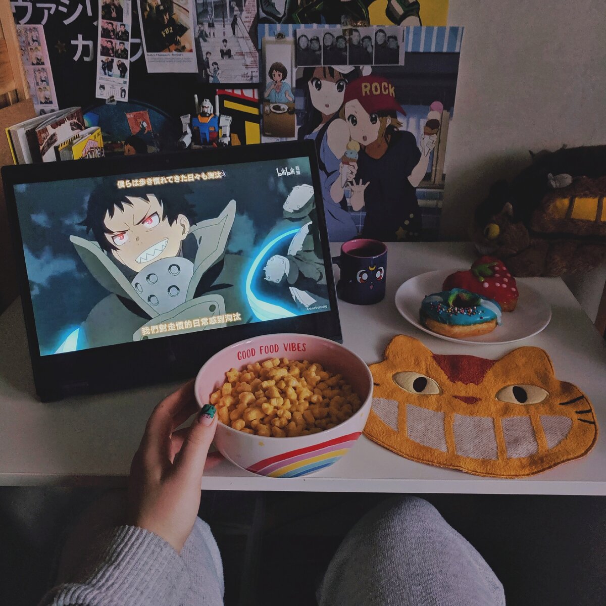 Мой рабочий стол, субботнее утро.