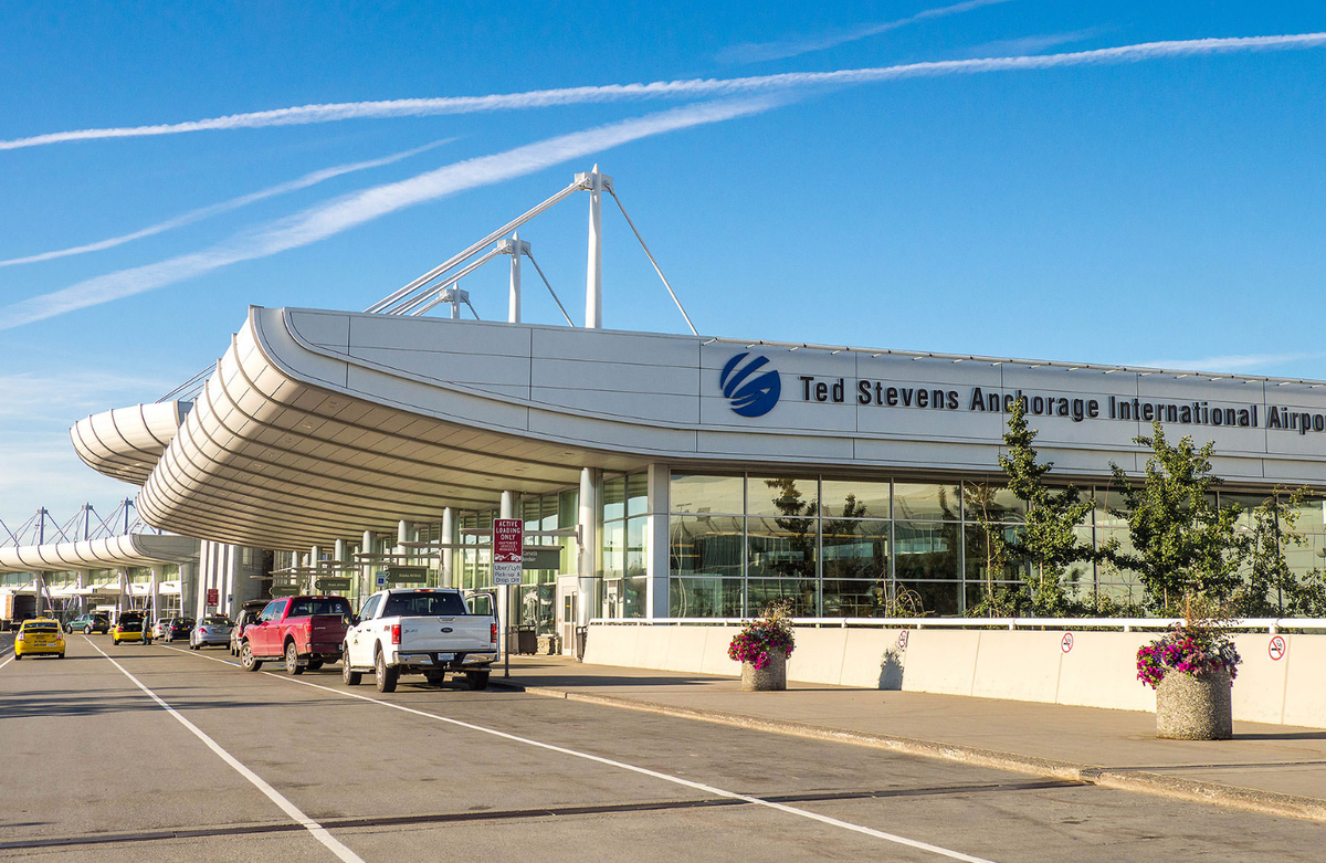 Аэропорт имени Теда Стивенса в Анкоридже. Международный аэропорт «Джуно» на Аляске. Аэропорт Анкоридж Аляска. Аляска аэропорт