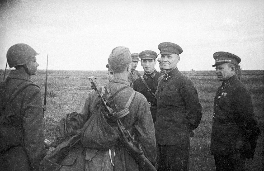 Командующий украинским фронтом в великую отечественную. Генерал Конев 1941. Генерал Конев 1943. Маршал Конев на фронте.