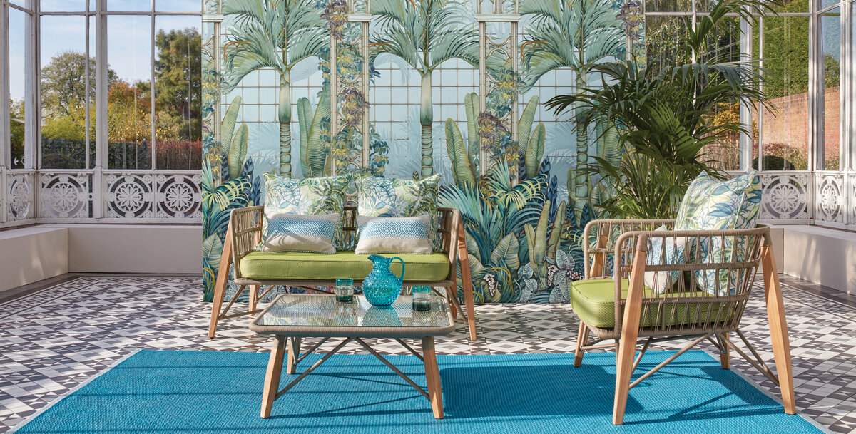 Ботанический сад от английского бренда Osborne & Little , обои, интерьерные ткани и ткани для уличного использования.