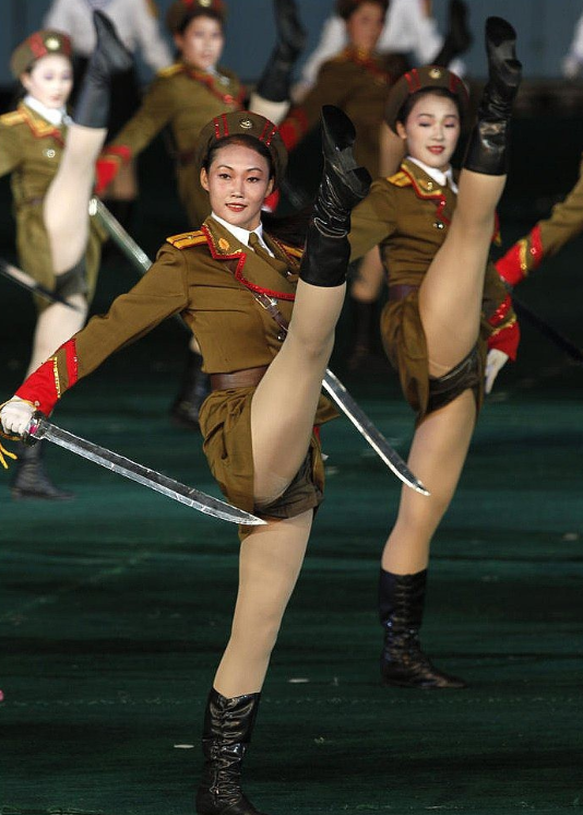 Красивые военные у северных корейцев