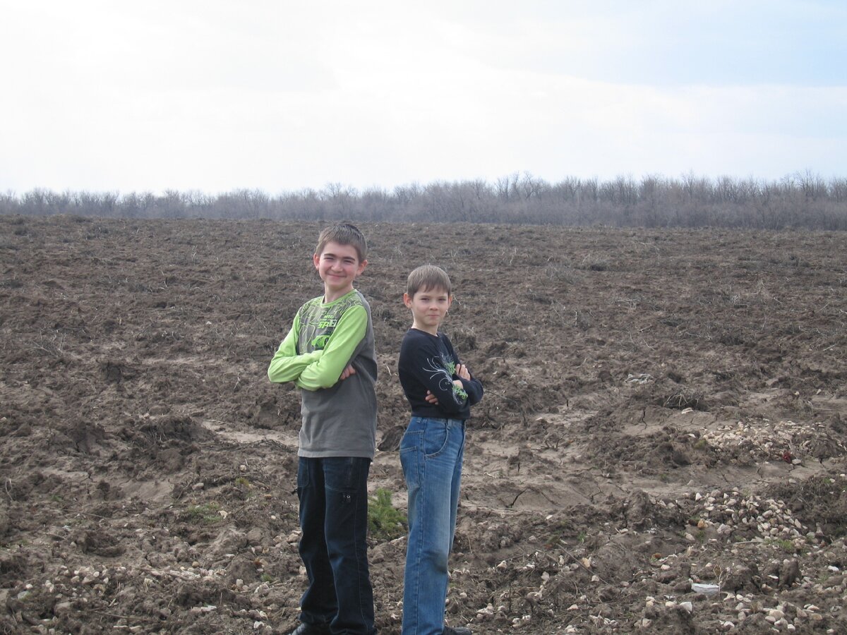 Дел... - поле не паханное.