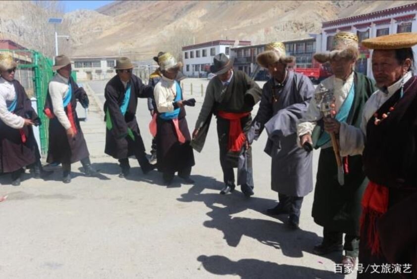 "Фестиваль мужчин" в тибетской деревне. Фото  Чжоу Вэньцяна