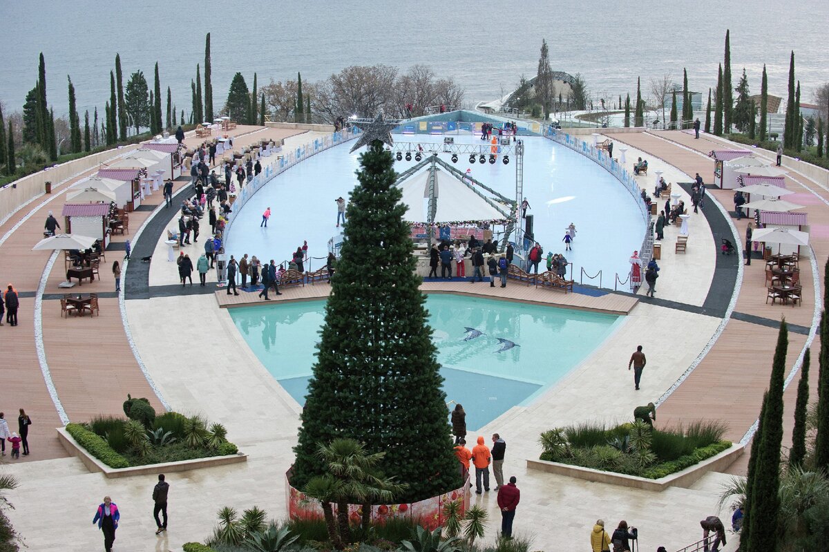 Открытие самого большого в Крыму ледового катка / © РИА Новости / Сергей Мальгавко