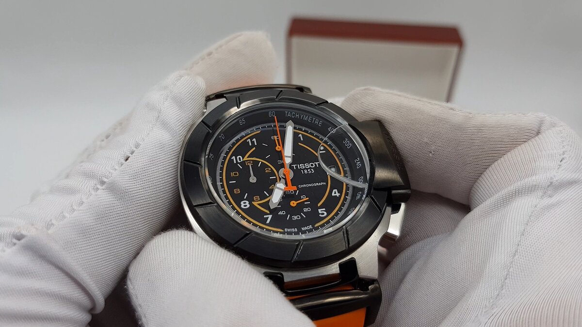 Знаменитые мужские наручные часы Тиссот. Механизм - кварцевый хронограф!В