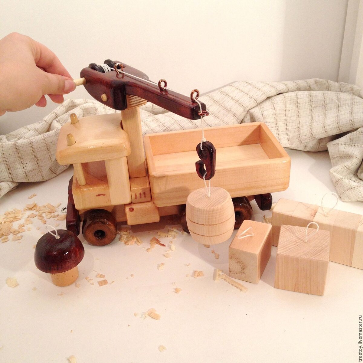Игрушки ручной работы из древесины