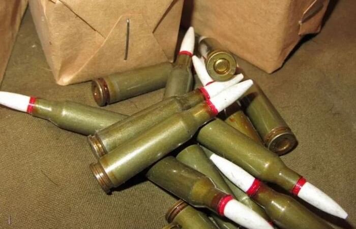 Зачем автомату Калашникова патроны с белыми пулями, и что означают пули разных цветов