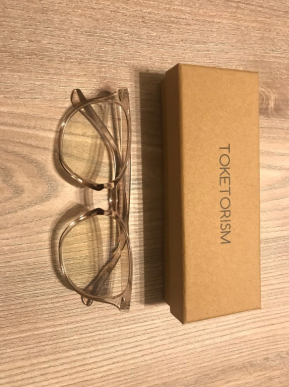 Очки вместе с упаковкой