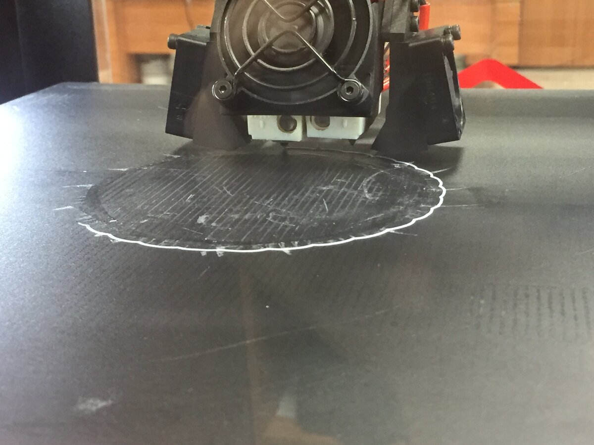 Начало. Начал с подложки. На ней будет печататься модель.