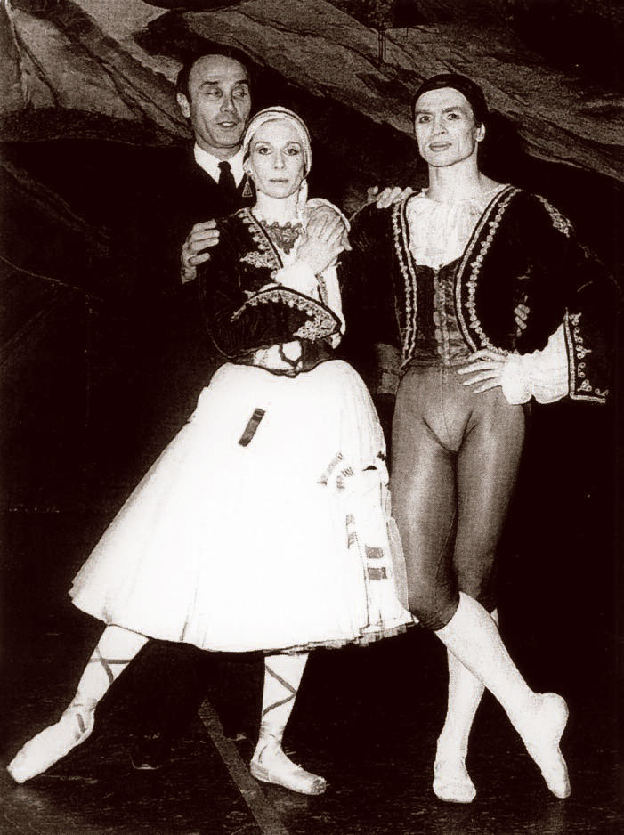Лакотт, его супруга Гилен Тесмар и Рудольф Нуреев
