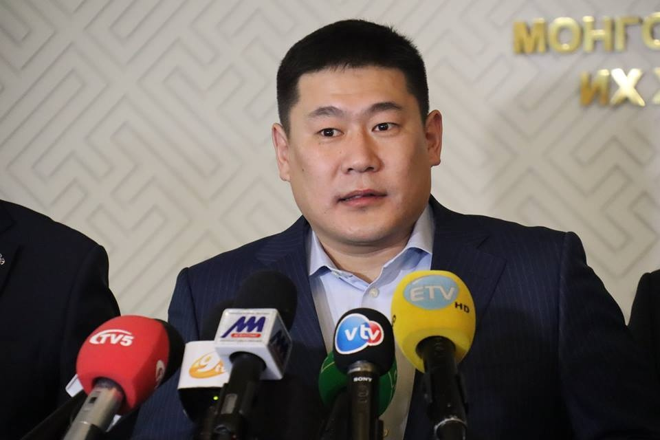 Л. Оюун-Эрдэнэ