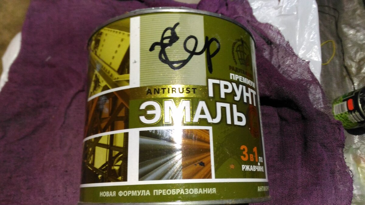 Используемая краска - Эмаль грунт, для покраски столбов на винограднике 