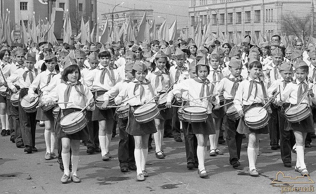 В 70 х годах xix. СССР 70е пионеры. Ансамбль Кубанская Пионерия. Пионер 70х СССР. Парад пионеров в СССР В 1930е.