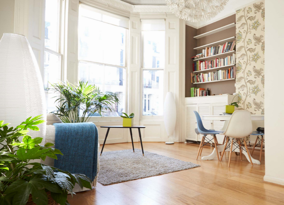 В некоторых квартирах есть эффектные эркерные окна, чтобы света было еще больше