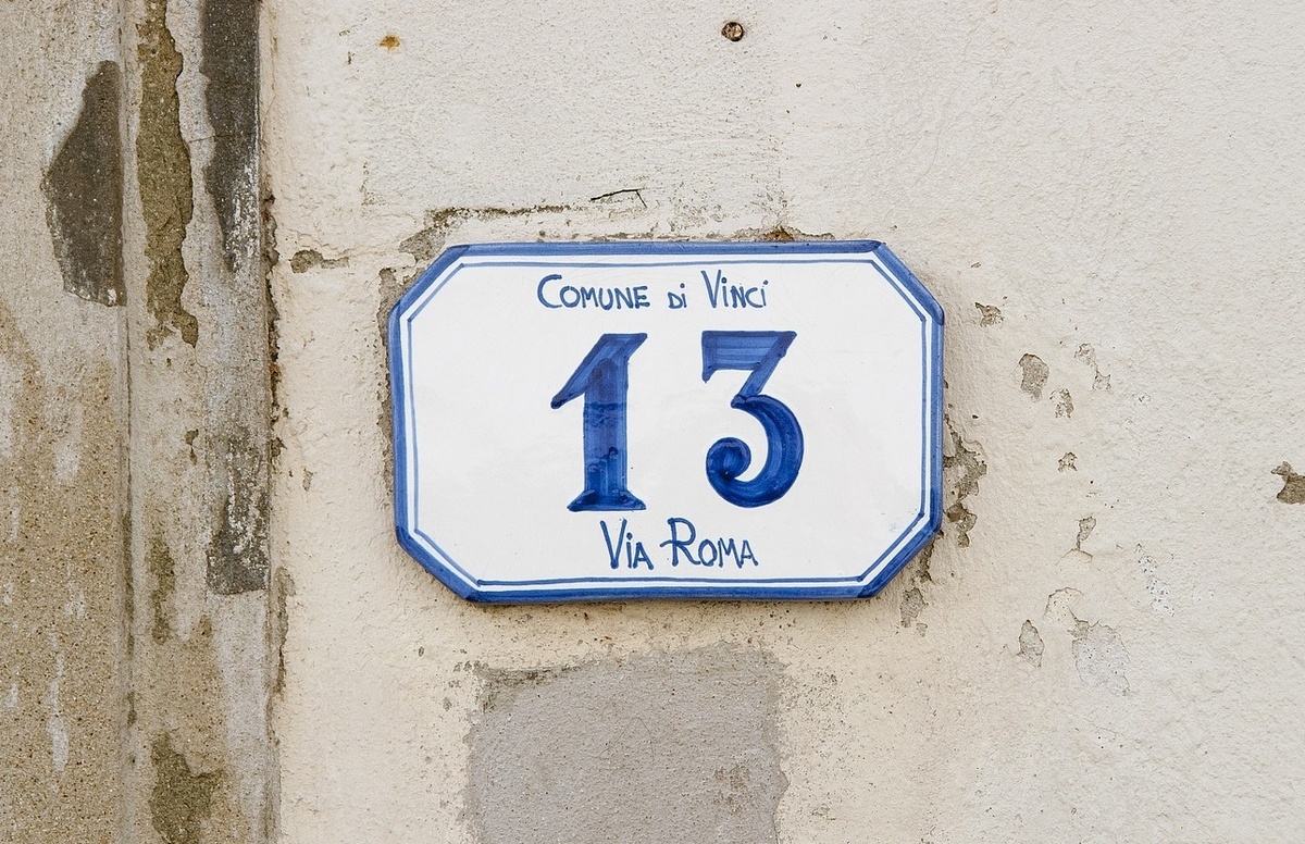 Номер дома - 13 | Изображение Devanath с сайта Pixabay 