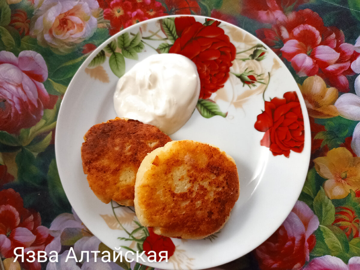 Не пряники, сырники. Со сметаной. Фото мое
