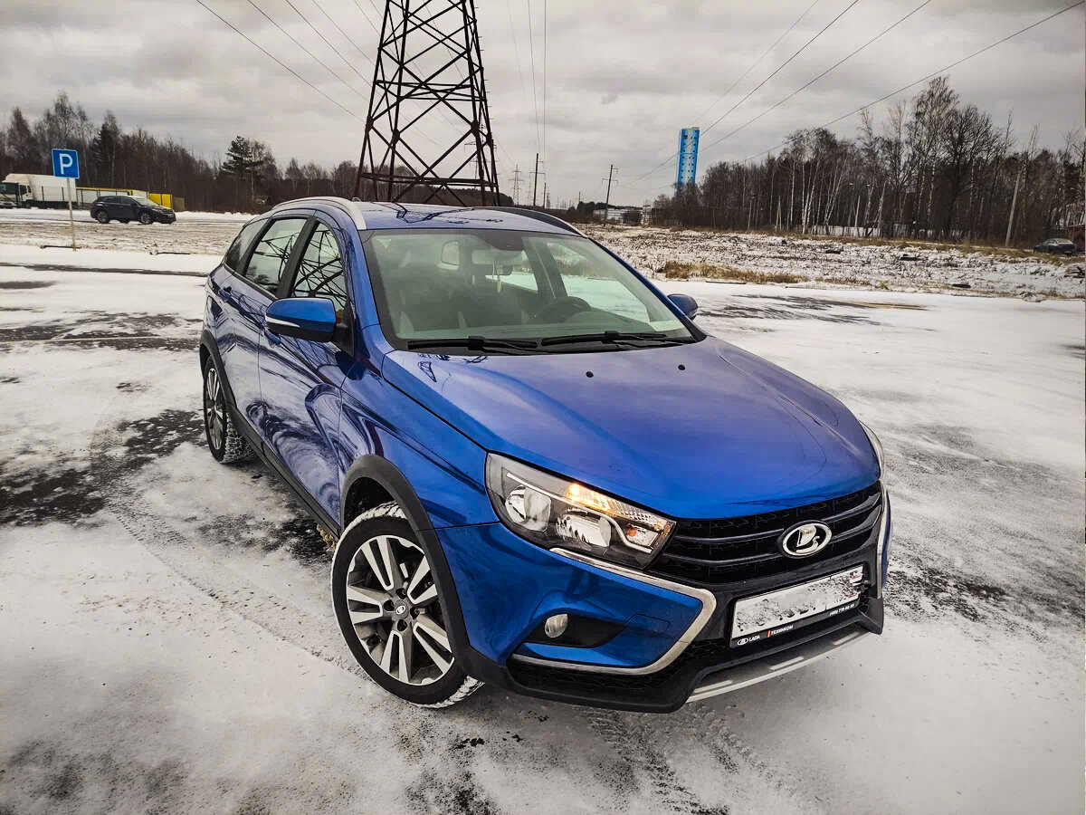 Лада Веста, например, пользуется большим спросом на вторичном рынке, ее готовы покупать даже с большими пробегами и в любом возрасте, потому как модель до сих пор актуальна и выпускается новой (фото с авто.ру)