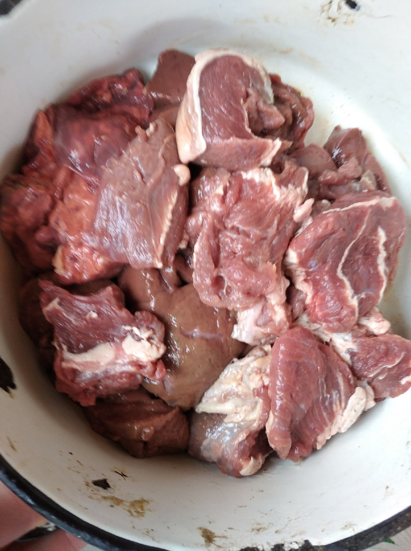 это "пайка" Розы - немного обрези с головы коровы, легкое, печень