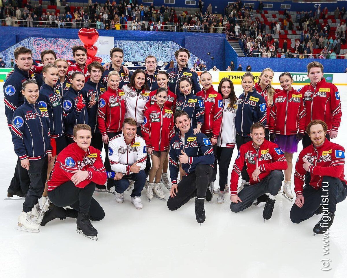 "Время первых" (синие) и "Красная машина" (красные) после окончания командного турнира. Источник: магазин "Фигурист"