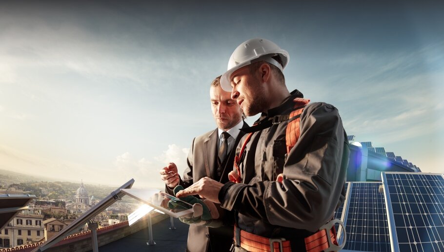 Материальные ресурсы — это необходимое оборудование, сырье и другие расходные материалы, трудовые ресурсы — специалисты