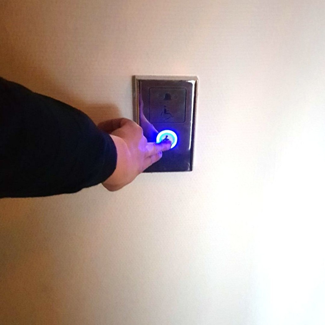 Кнопка вызова помощи