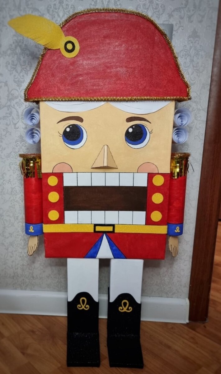 щелкунчик игрушка из картона. щелкунчик поделка. щелкунчик игрушка из картона. картонный щелкунчик.