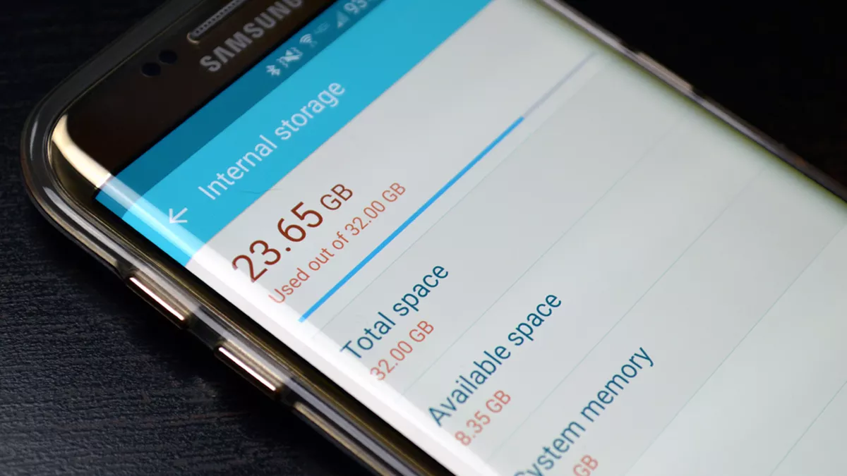    Можно ли увеличить память на телефоне? Можно, конечно, и есть много способов решения этой проблемыUnsplash