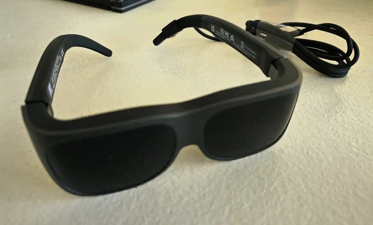 Очки Lenovo Legion Glasses - это просто дополнительный дисплей, который можно носить на голове. 