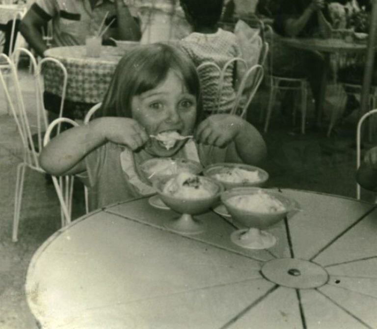 Почему старые фотоальбомы обладают особой магией? Наверное, потому что они работают по принципу машины времени.-4