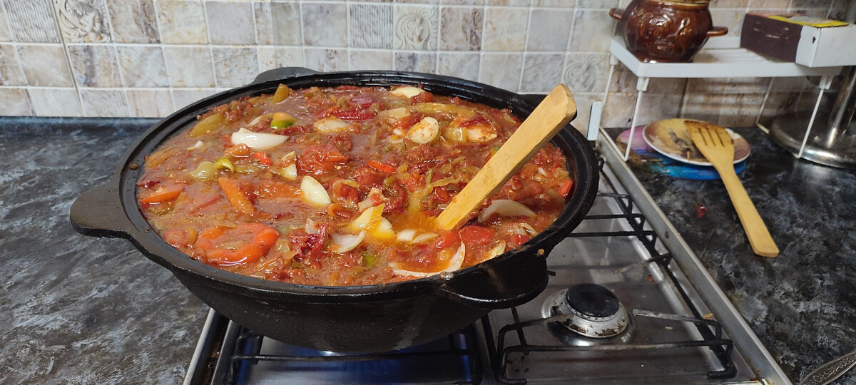 Вот такой 12 литровый казан будущей "аджики"