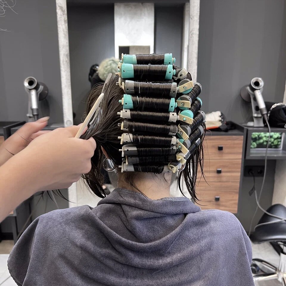 Процесс создания прекрасных кудрей в салоне ICE CURLY.