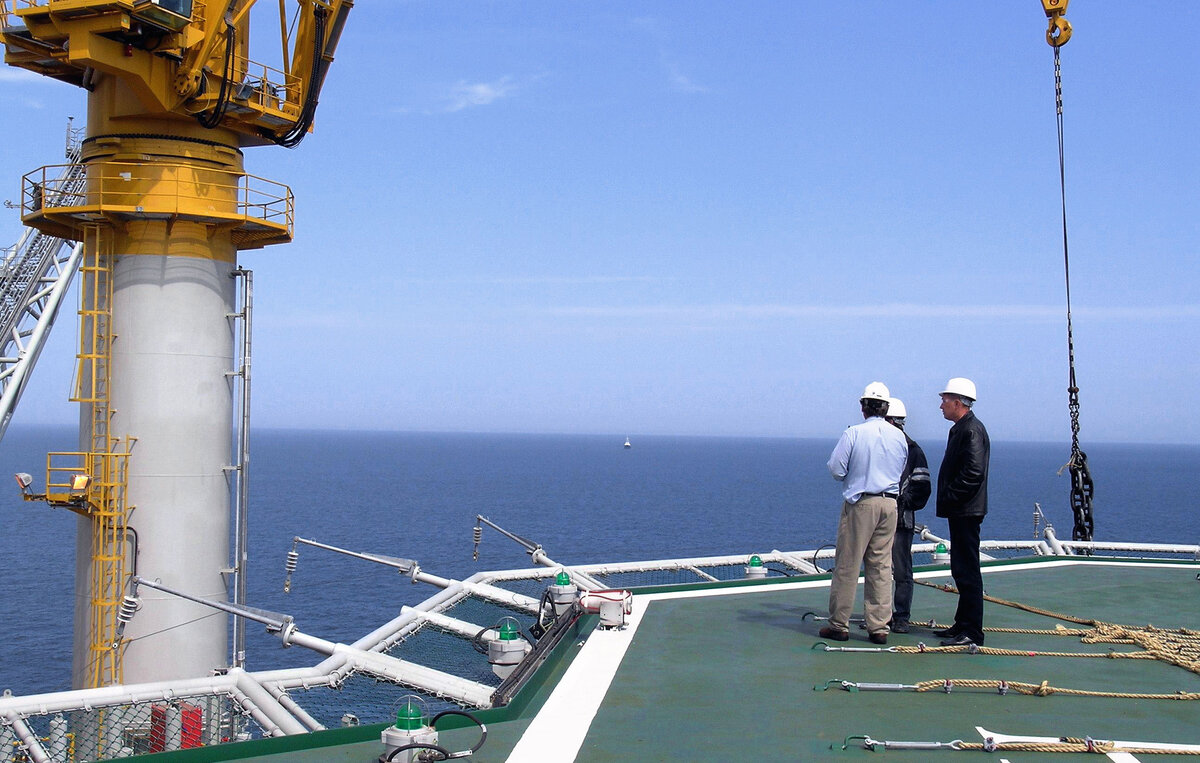    Морская платформа "Орлан" для добычи нефти и газа установлена на шельфе Сахалина в рамках проекта "Сахалин-1"  Олег Савин/ТАСС