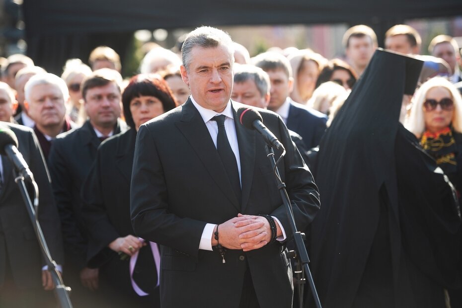 Фото: Пресс-служба ЛДПРЛеонид Слуцкий на церемонии открытия памятника основателю ЛДПР Владимиру Жириновскому