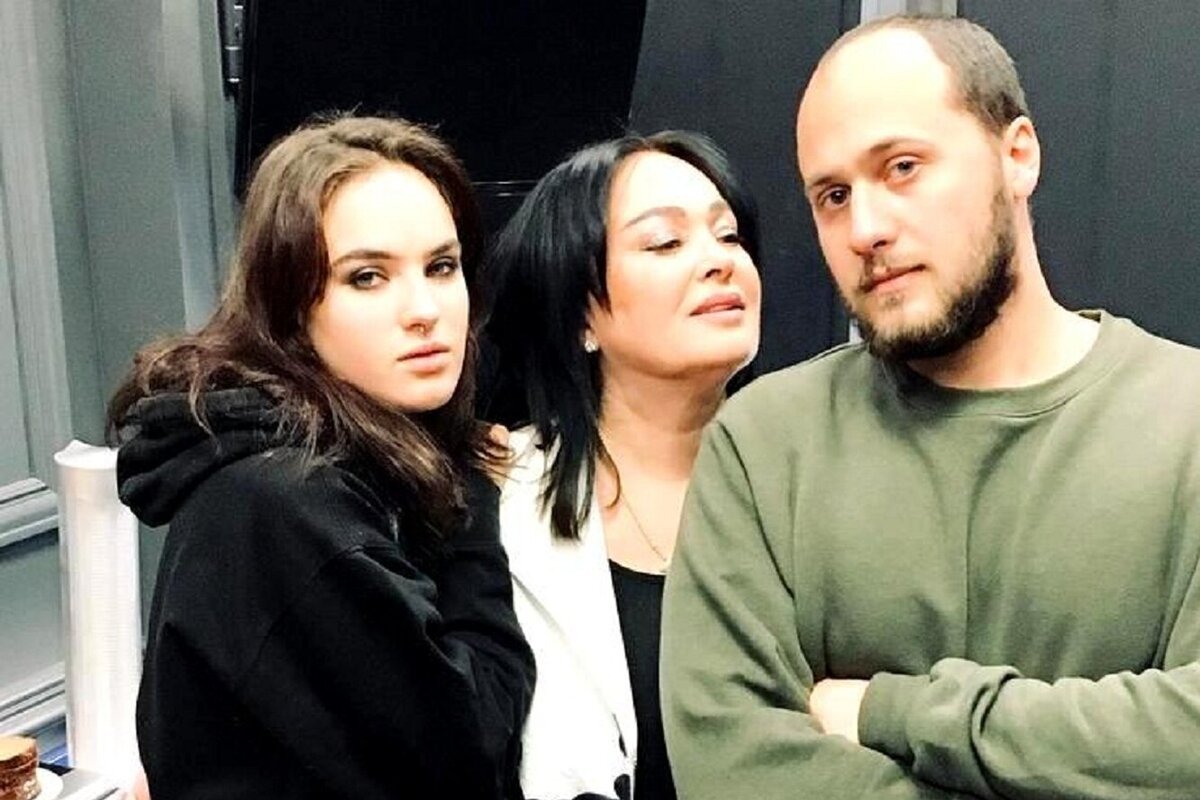 Лариса Гузеева с детьми, фото: thevoicemag.ru 