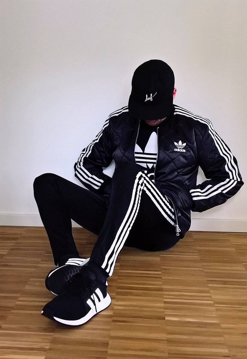 Человек-адидас. Фото с сайта novyefoto.ru