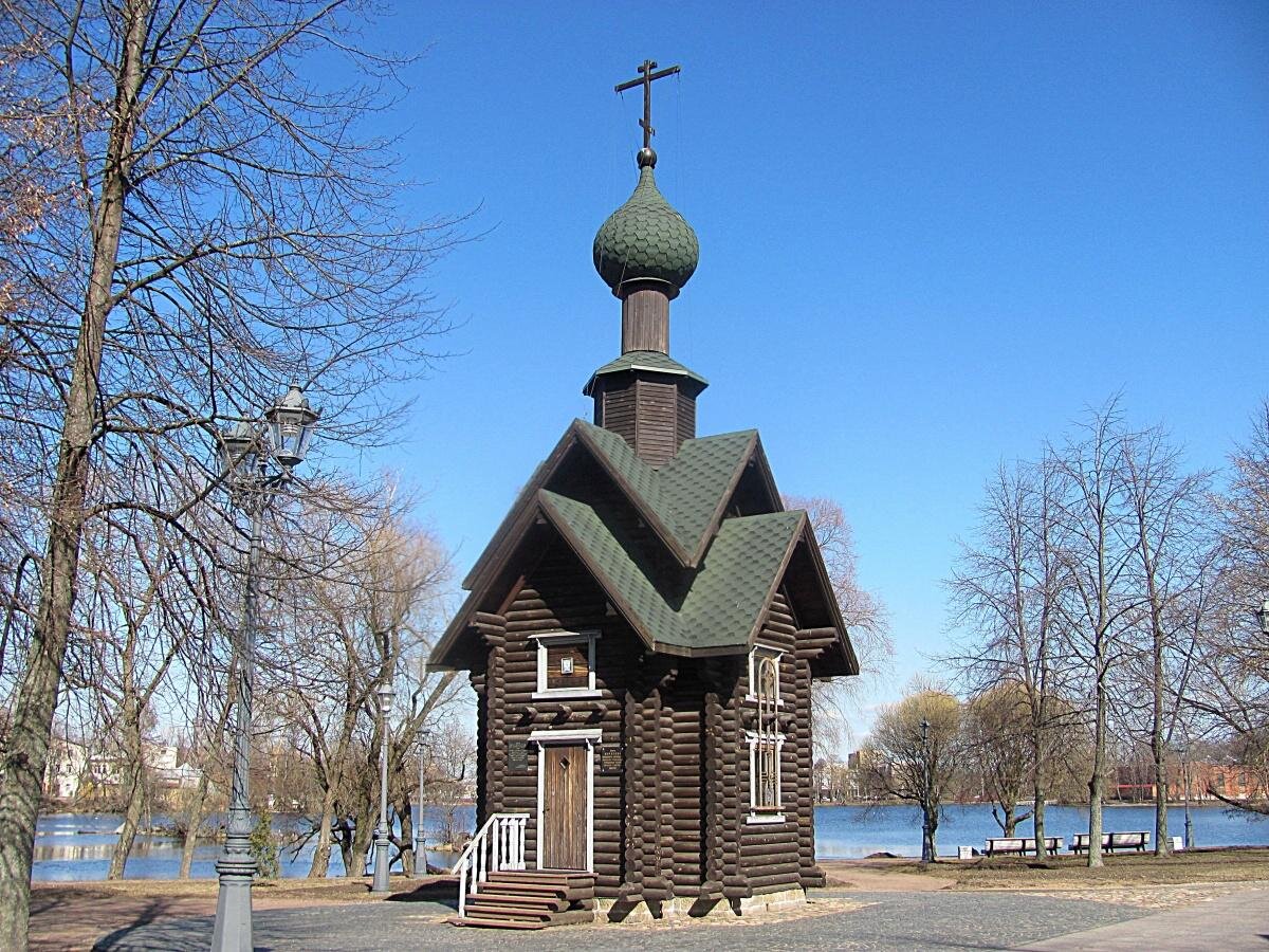 Часовня зачем. Часовня Николая Чудотворца Сестрорецк. Сестрорецк парк Дубки часовня свт.Николая Чудотворца. Церкви и часовни Николая Чудотворца в Пскове. Деревянная часовня святителя Николая Чудотворца в Приморске.