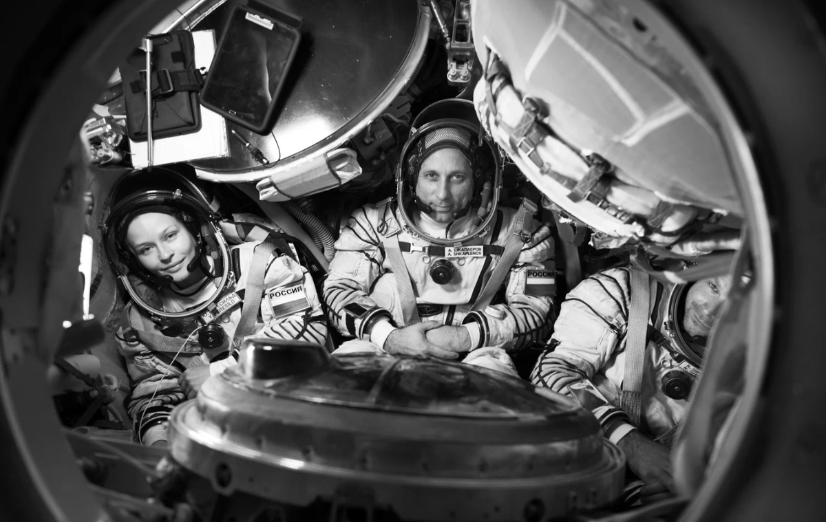     Кадр со съёмок фильма «Вызов» / vyzov.roscosmos.ru