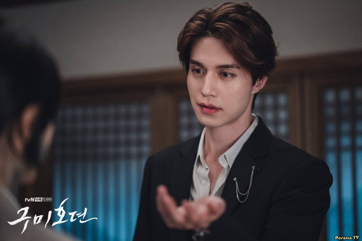 Ли дон ук 2020 кумихо. Ли дон ук ли ён лис. Lee dong wook дорамы. Дон ук дорамы. Ли дон ук 2018.