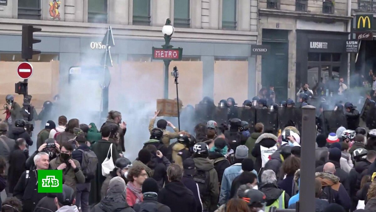    «Макрон льет бензин в пламя»: противники пенсионной реформы хотят достучаться до президента