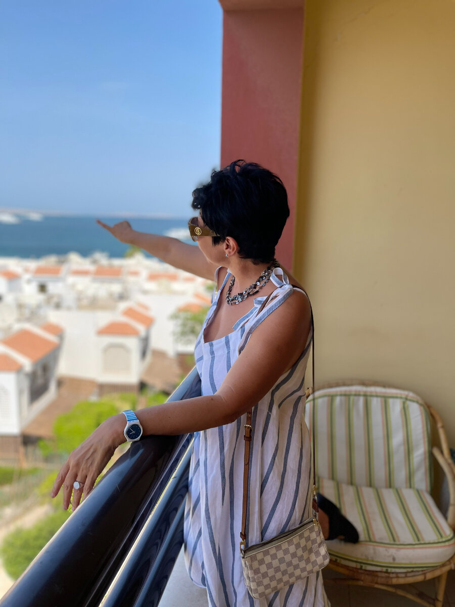 Вид на домики-шале с компаунда Эспланада в центре Хургады.