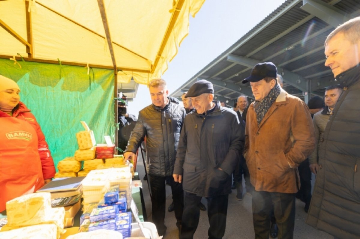    Рустам Минниханов пришел на ярмарку в агропромпарке «Казань»