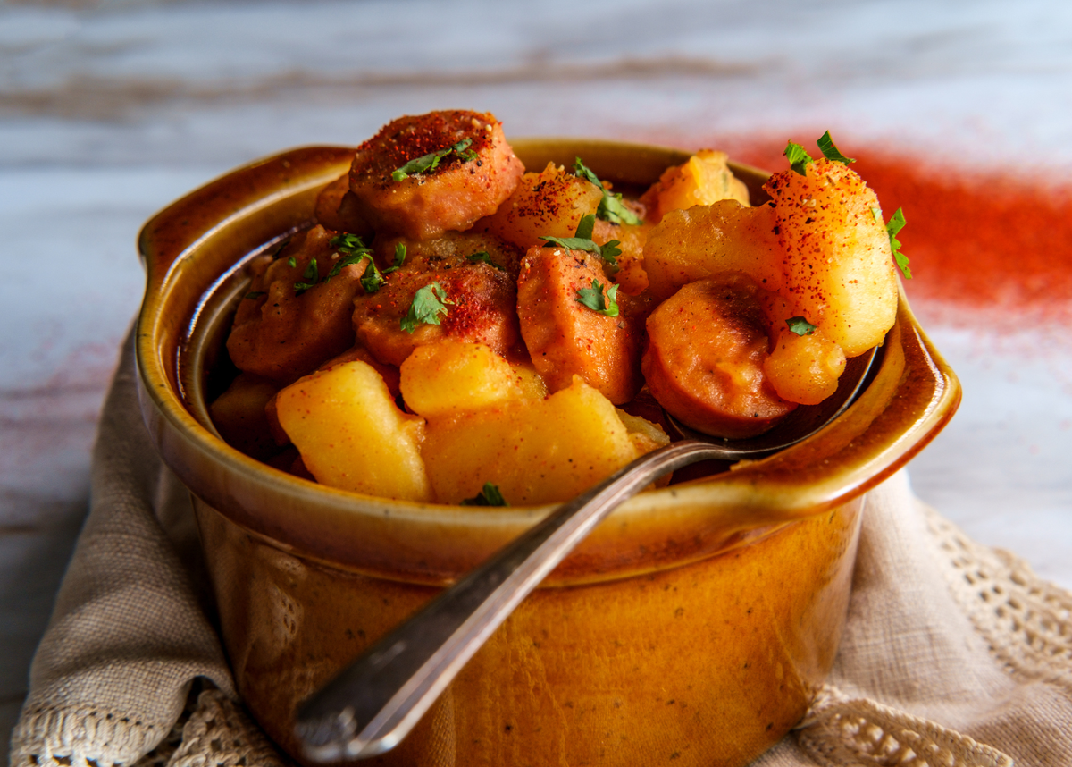 Картофель, тушенный по-венгерски с паприкой — вкусное блюдо на каждый день.  Готовится просто за 30 минут | Вилка. Ложка. Палочки: рецепты и советы |  Дзен