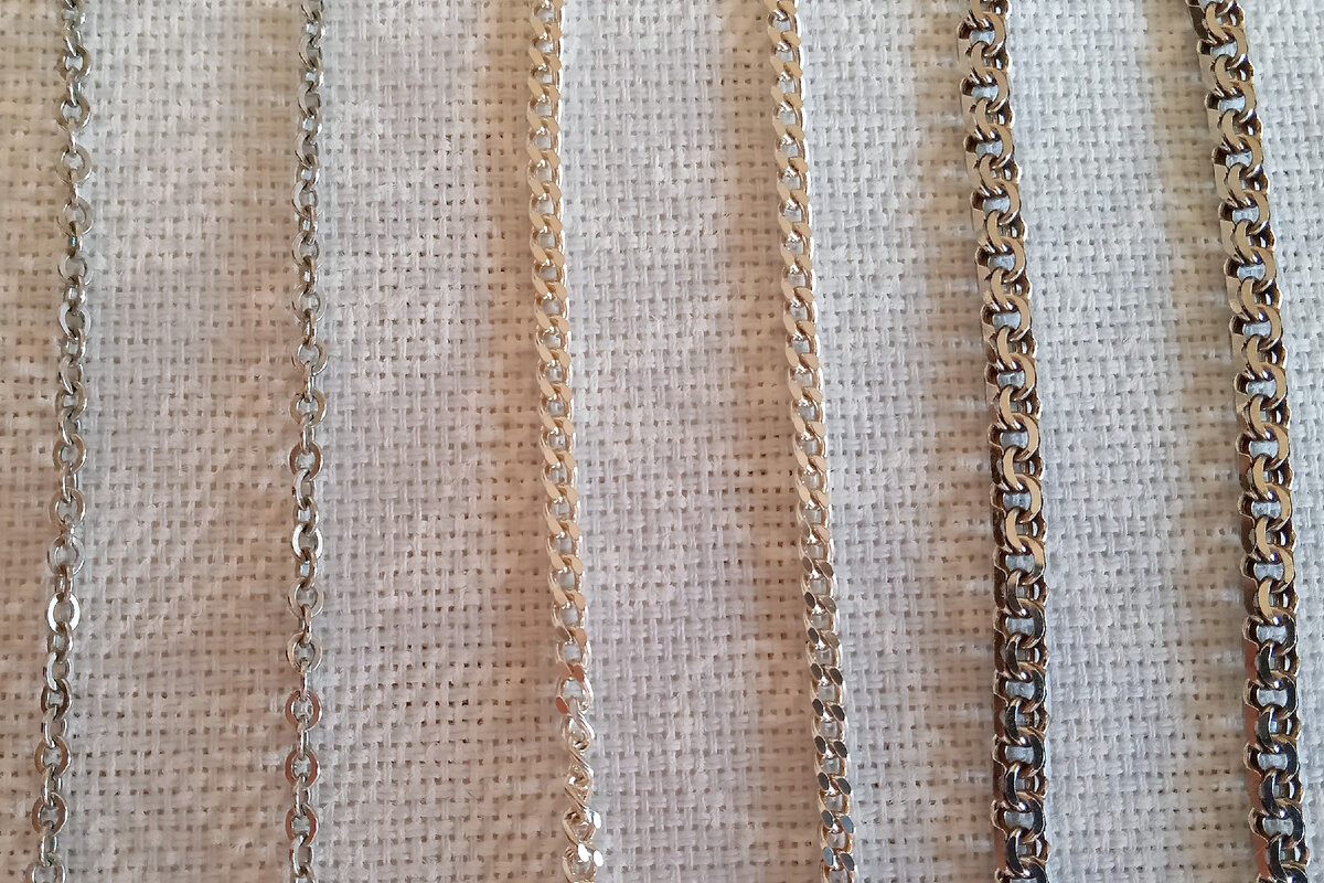 Фото автора. Цепи самых крепких плетений: "Якорь", "Панцирь", "Бисмарк" (слева направо).