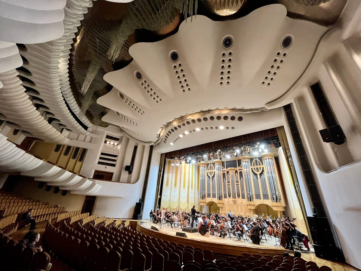 Philharmonic hall. Филармония Самара Самара. Самарская филармония зал. Филармония Самара концертный зал. Самарская государственная филармония внутри.