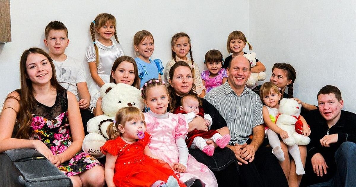 Многодетная семья. Фотосессия многодетной семьи. Многодетные семьи 2013. Многодетные мамы России. Многодетная мама оформить