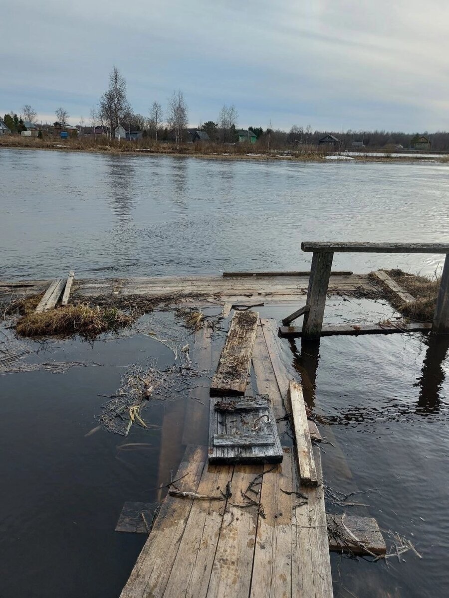 Половодье... Разлив реки Куность. В эту Весну не так много воды, вымораживает ночами...но половодье же! Замечательное время, когда даже самая маленькая речка может почувствовать себя Волгой!