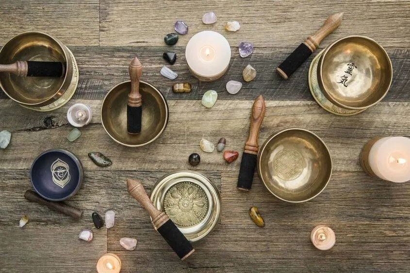 Звучание чаши зависит от ее размера, толщины и материала.