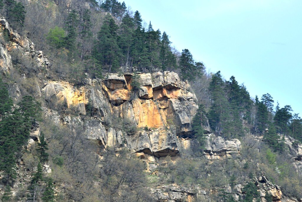 Вертикальная фото гора монах летом цей