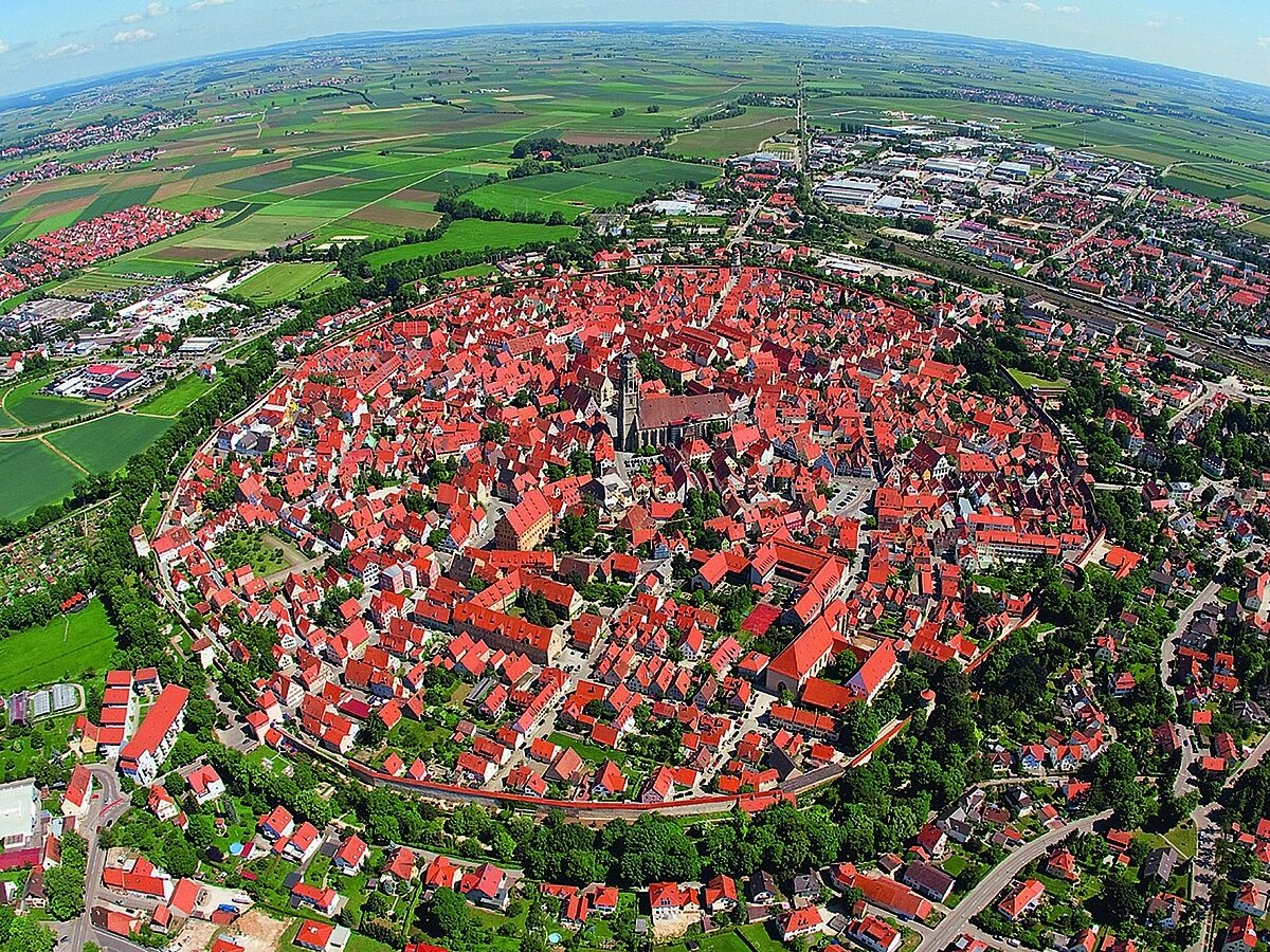 Нёрдлинген – город в метеоритном кратере, но сам кратер намного больше