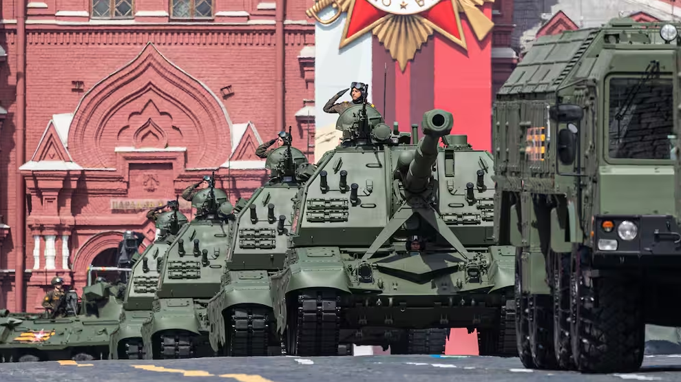 Российская танковая артиллерия катится во время военного парада «День Победы» в Москве © picture alliance/dpa/XinHua